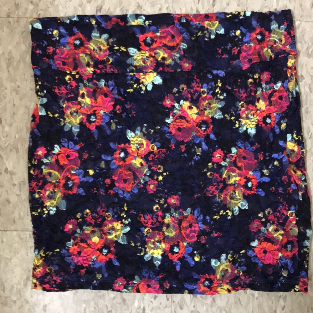 Charlotte Russe stretch floral lace overlay miniskirt